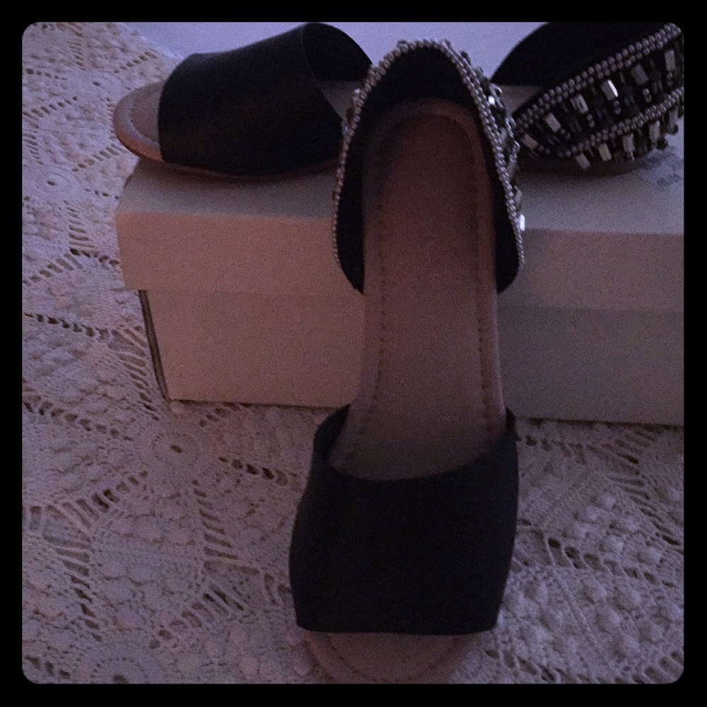 🌸 Black 🌸 Gold-beaded 🌸 Flats 🌸